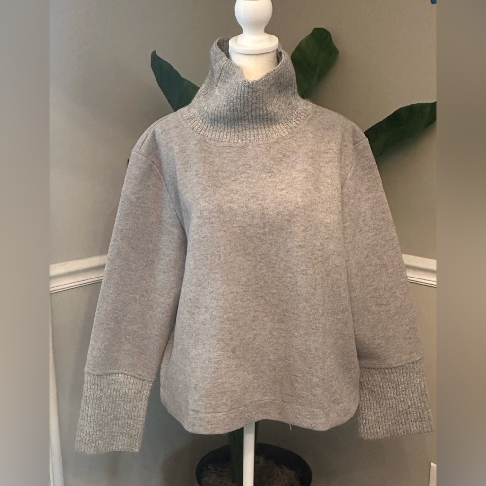 NWT Banana Republic Gray Turtleneck Sweater - size Medium